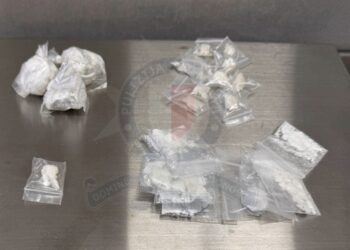 Scambio sospetto in strada, arrestato presunto pusher: droga per 11mila euro