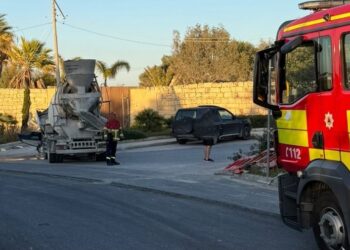 Schianto fatale a Siggiewi, betoniera finisce contro un palo della luce: muore il conducente