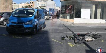 Schianto tra moto e furgone a Birkirkara: 22enne in ospedale