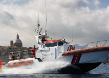 Emergenza in mare, soccorsi due membri dell’equipaggio di una petroliera