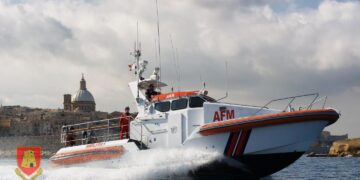 Emergenza in mare, soccorsi due membri dell’equipaggio di una petroliera