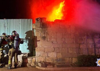 Fiamme in un campo a Zabbar: a fuoco cumuli di rifiuti nella notte