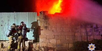 Fiamme in un campo a Zabbar: a fuoco cumuli di rifiuti nella notte