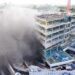 Incendio nel cantiere dello SkyParks 2, edifici evacuati: fiamme domate senza feriti