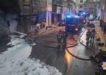 Incendio in una ferramenta di Gzira: oltre 18 ore di lavoro per mettere in sicurezza l’area