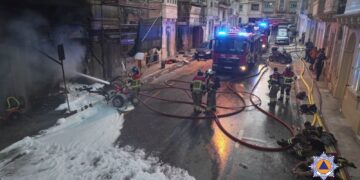 Incendio in una ferramenta di Gzira: oltre 18 ore di lavoro per mettere in sicurezza l’area