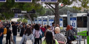 folla gente turisti valletta persone