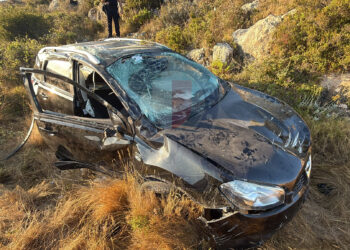 Perde il controllo dell’auto e finisce in un campo: grave una donna di 33 anni