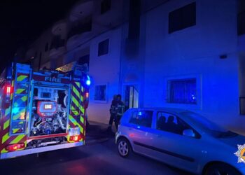 Incendio in un edificio a Santa Venera, evacuate le abitazioni vicine
