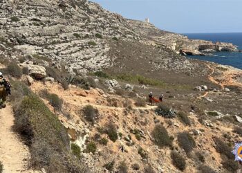 Malore per il caldo a Ghar Lapsi, soccorsa e trasferita in ospedale