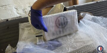 Cocaina nascosta in un pacco dalla Francia: 40enne arrestato alla consegna