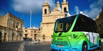 Debutta sulle strade di Gozo il primo autobus a guida autonoma
