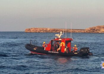 Barca si rovescia al largo delle St. Paul’s Islands: tratte in salvo quattro persone