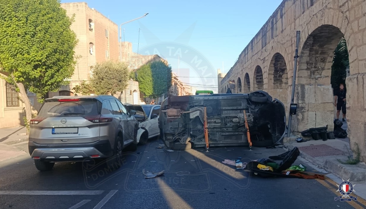 Incidente a Santa Venera, 26enne muore nello scontro tra tre auto