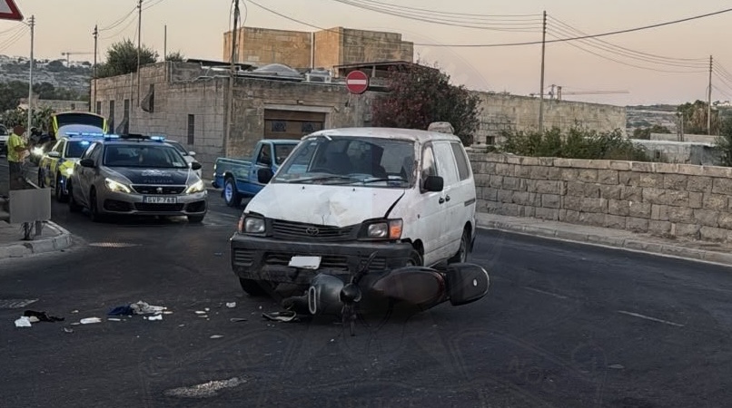 Naxxar, motociclista ferito gravemente nello scontro con un furgone
