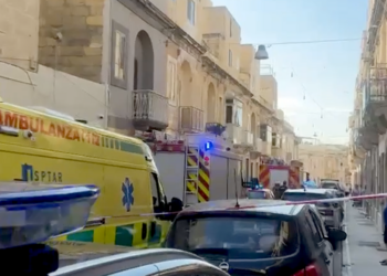 Crolla parte del soffitto di un’abitazione a Marsa: feriti padre e figlio di 10 anni