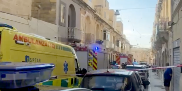 Crolla parte del soffitto di un’abitazione a Marsa: feriti padre e figlio di 10 anni