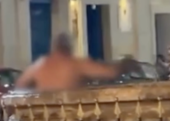 Bagno nudo nella fontana della piazza di Zebbug: la polizia avvia un’indagine